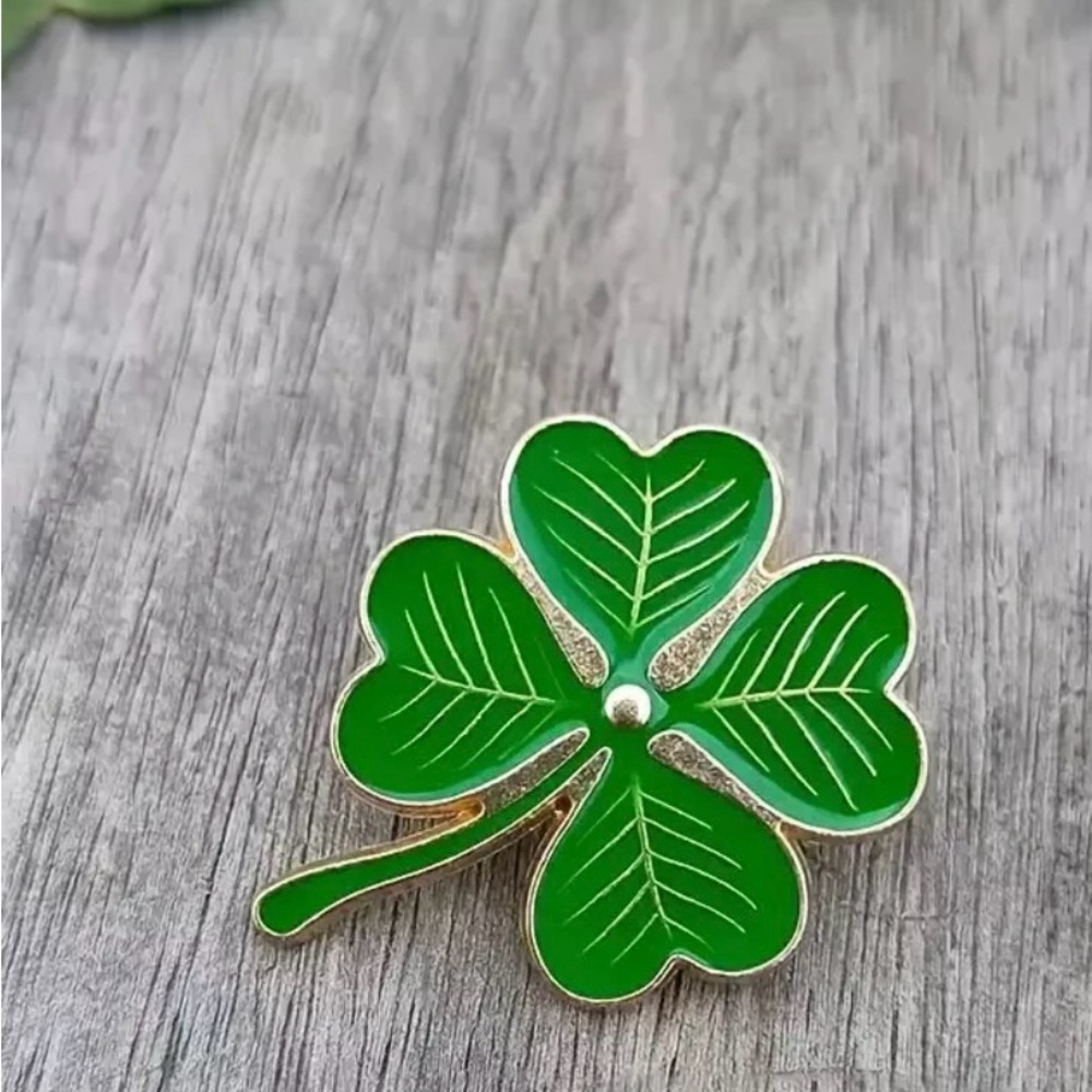 Four leaf clover pin green gold lucky clover leaf shamrock Irish broche NWT
